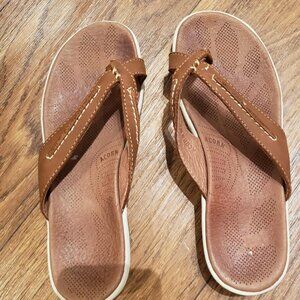 Acorn Sandals size 7.5